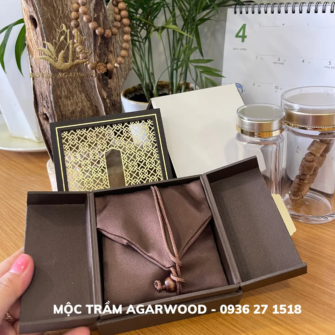 Premium 3-Layer Wooden Jewelry Box – Gold-Plated Frame Storage for Agarwood Bracelets &amp; Accessories